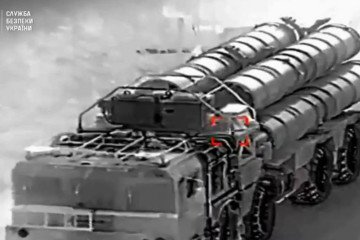 A Russian S-400 missile launcher seen through a Ukrainian drone’s targeting camera shortly before a strike. (Source: Security Service of Ukraine) A Russian S-400 missile launcher seen through a Ukrainian drone’s targeting camera shortly before a strike. (Source: Security Service of Ukraine)