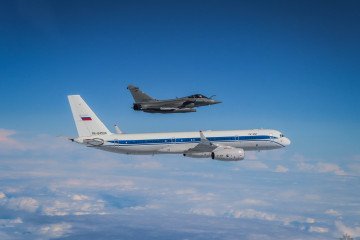 A Russian Tu-214, intercepted by the French Rafale over the Baltic Sea, with LSZ-100 laser self-defense system.