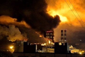 A massive fire engulfs the Petersburg Oil Terminal following a Ukrainian drone strike on October 18, 2026. (Source: Exilenova+)