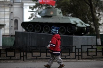 European Human Rights Court Hears Case of 10 Ukrainian Children Missing After Russia’s Occupation of Crimea A child walks in front of a Russian T-34 tank WWII memorial in front of Crimea's regional parliament in Simferopol. (Source: Getty Images)