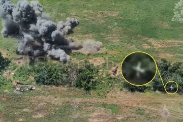 Ukraine’s Indigenous “Vyrivnyuvach” Guided Bomb Scores First Frontline Strike Ukrainian guided aerial bombs (KAB) flying into a Russian position. ( Source: Sonyashnyk Telegram channel)