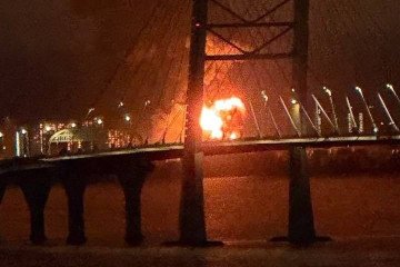 An explosion lights up the cable-stayed bridge over the Korabelny Fairway in St. Petersburg during an overnight drone attack on October 18, 2026. (Source: Exilenova+)