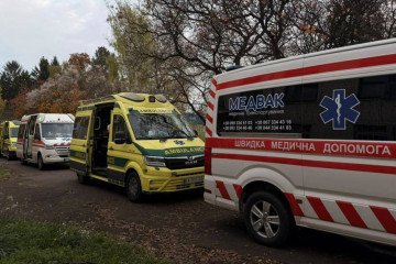 Five Ukrainians Evacuated From Temporarily Occupied Territories for Urgent Medical Care Ambulances assisting in the evacuation of Ukrainians from temporarily occupied territories. (Source: Telegram/Ombudsman Dmytro Lubinets)
