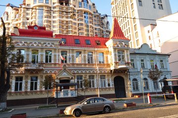 Putin Is Mocking US Peace Efforts, Says Polish FM After Russia Damages Polish Embassy in Kyiv