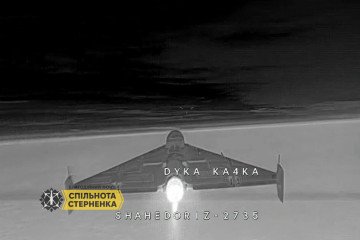 Vista de la cámara térmica de un dron interceptor Sting ucraniano momentos antes del impacto con un UAV ruso Shahed-238 a reacción. (Fuente: Fundación Serhii Sternenko)