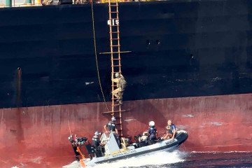 Armed naval personnel climb a ladder onto the oil tanker MV SOUTH STAR from an Italian Navy boat. (Source: X / Kaja Kallas)