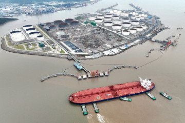 Illustrative image. An aerial view shows tugboats helping a crude oil tanker to berth at an oil terminal, off Waidiao Island in Zhoushan, Zhejiang province, China, on July 18, 2022. (Source: via REUTERS)