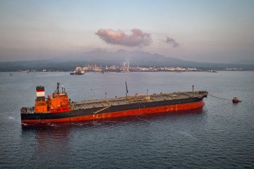 Panamanian-flagged tanker Tiger Wings, carrying Russian crude, is moored near the Petron refinery in Limay, Philippines, on April 1, 2026, as the country turns to alternative oil supplies amid disruptions in the Middle East. (Source: Getty Images)