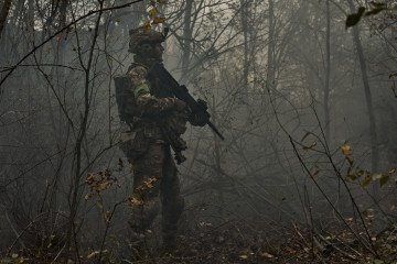 Ukrainian soldiers operate an M109 self-propelled howitzer near Kostyantynivka, Donetsk region, October 16, 2025. (Source: Getty Images) Ukrainian soldiers operate an M109 self-propelled howitzer near Kostyantynivka, Donetsk region, October 16, 2025. (Source: Getty Images)