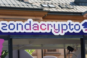 Zondacrypto logo displayed at a company booth during a public event in Poland. (Photo: Open source)