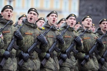 Russian military cadets march on Dvortsovaya Square in St. Petersburg, Russia, on April, 26, 2016. Illustrative photo. (Source: Getty Images)