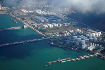 Oil and gas tanks are seen at an oil warehouse at a port in Zhuhai, China, October 22, 2018. (Source: REUTERS)