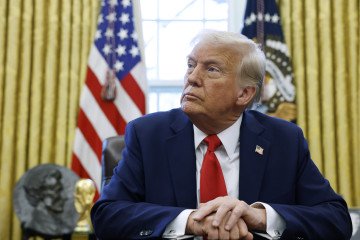 Trump Says He Will Meet Zelenskyy Next Week, Calls Ukraine War “Ridiculous”