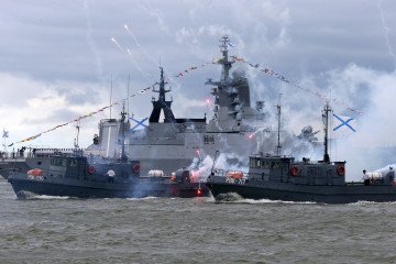 Russia Deploys Warships to Escort Shadow Fleet Tankers in Gulf of Finland