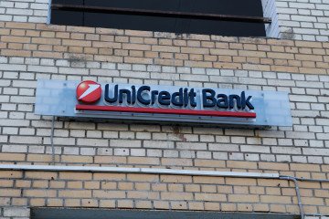 Putin Approves Italian Bank UniCredit’s Plan to Restructure and Sell Its Russian Bank UniCredit Bank logo seen on a residential building. (Source: Getty Images)