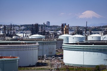 Russia to Import 200,000 Barrels of Japanese Aviation Fuel via Ship-to-Ship Transfer Storage tanks are seen at an oil refinery as Mount Fuji looms in the background in Yokohama, Kanagawa prefecture on April 8, 2026. Illustrative photo. (Source: Getty Images)