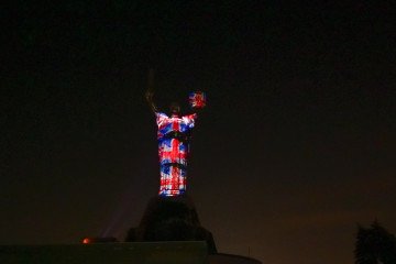 Kyiv’s Motherland Monument Lit in UK and Ukraine Colors to Mark 100-Year Partnership