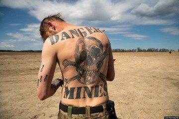 El voluntario británico Chris Garrett, que arriesgó su vida retirando minas, muere en Ucrania durante una misión humanitaria