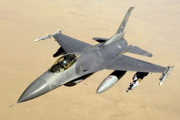f-16 fighter jet