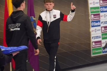 Un karateca ucraniano de 13 años se niega a hacerse una foto en el podio con su rival ruso