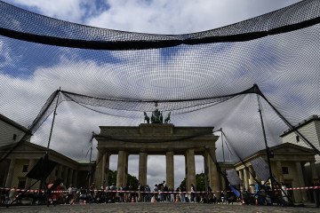 Berlin’s landmark, the Brandenburg Gate, is seen behind a symbolic protective netting against drones set up by activists as part of an installation on August 24, 2026, to mark Ukrainian Independence Day.