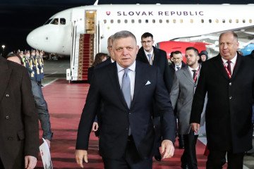 El primer ministro eslovaco, Robert Fico, llega a Moscú para asistir al desfile del Día de la Victoria y reunirse con Putin