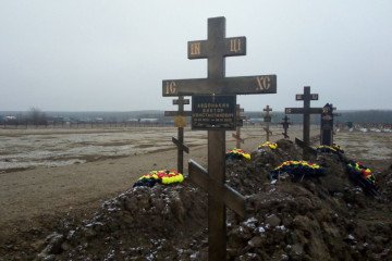 Rows of dug graves marked with Orthodox crosses. Illustrative photo. (Source: Russian media