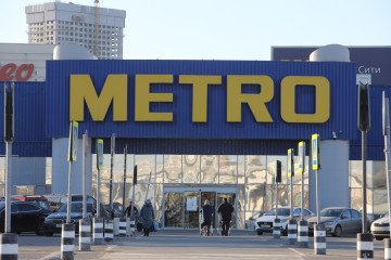 Logo of a Metro Cash & Carry store on a building in the Rostokino district of Moscow. (Source: Getty Images)