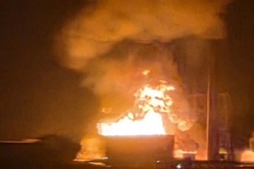 A massive fire engulfs Russia’s Azot chemical plant in Novomoskovsk following a drone attack on October 28, 2026. (Source: Exilenova+)