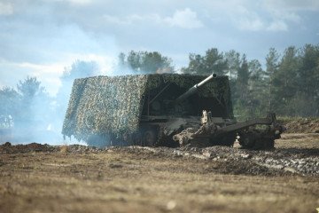 Belarusian T-72 with “tank-shed” and a mine plow during drills. (Source: Belarusian Defense Ministry)