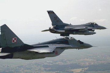 Illustrative image. US F-16 and Polish MiG-29 over Poland, 2005.