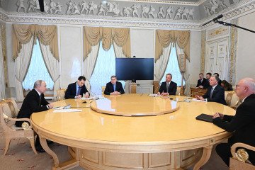 Russia’s leader Vladimir Putin (L), Kremlin foreign policy aide Yuri Ushakov and Russia’s presidential envoy Kirill Dmitriev attend a meeting with US special envoy Steve Witkoff in Saint Petersburg on October 21, 2026. (Source: Getty Images)
