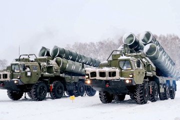 S-400 defense systems, sent by Russia, are seen at the Brestsky training ground ahead of the Allied Resolve 2022, joint military exercise near Brest, Belarus, on February 03, 2022. (Source: Getty Images)