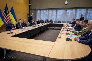 Discussions on a US plan to end the war in Ukraine at the US Mission in Geneva, on November 23, 2025. (Source: Getty Images)