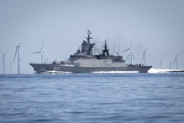 The Russian corvette "Sobrasitelny," with the identification number 531, is sailing near the oil tanker "Kira K" in the Baltic Sea. Illustrative photo. (Source: Getty Images)