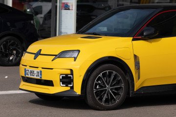 Despite War, Renault CEO Won’t Rule Out Reentering Russian Market