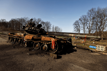 Pérdidas masivas rusas guerra en Ucrania hoy pérdidas masivas Rusia ofensiva primavera tanque destruido imagen ilustrativa ejército ruso bajas frente