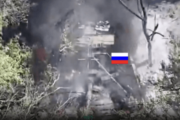 Ukrainian forces destroyed a Russian T-72 tank and D-30 howitzer in the Donbas. (Source: Ukraine’s 40th Separate Marine Brigade)