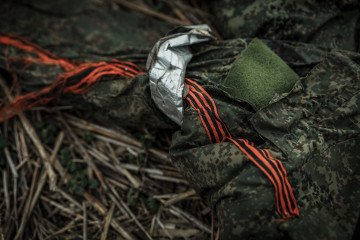 Russia’s War Toll Hits Up to 1.4 Million Casualties, NATO Says A part of Russian uniform with guards ribbon lies on the ground. (Source: Getty Images)