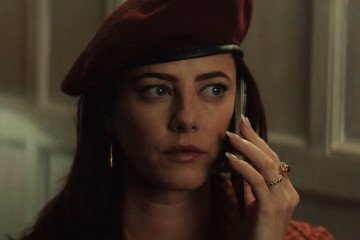British actress Kaya Scodelario wearing a ring from Ukrainian jewelry brand SOVA’s Rouge collection in the season finale of Guy Ritchie’s Netflix series “The Gentlemen.” (Source: press office)