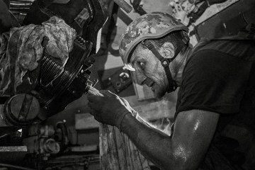 American Firepower Vs Russian Positions: Hunted by Drones, Ukrainian Artillery Crew Make Each Shell Count