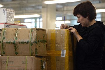 An employee works in the sorting facility department of Russian post office in central Moscow. (Source: Getty Images)