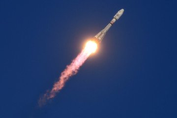 A Russian Soyuz-2.1b rocket carrying the Meteor-M 2-1 weather satellite launches from the Vostochny Cosmodrome in Russia’s Amur region on November 28, 2017. (Source: Getty Images)