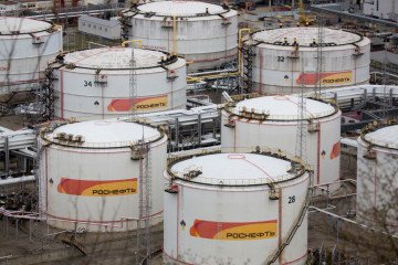 Oil storage tanks stand at the RN-Tuapsinsky refinery, operated by Rosneft Oil Co., in Tuapse, Russia. (Source: Getty Images)