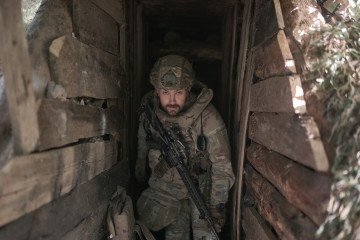 Ukraine’s Defense Forces Reportedly Ordered to Temporarily Observe Silence Along Front Line Ukrainian soldiers of the 47th Separate Mechanized Brigade, operating under the call signs "Hrek" and "Mahura", inspect forward infantry positions near the border with Russia on August 28, 2026 in Sumy Region, Ukraine. (Source: Getty Images)
