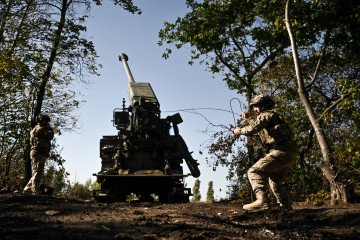Soldiers of the 44th Separate Artillery Brigade named after Hetman Danylo Apostol fire the domestically produced “Bohdana|' self-propelled howitzer in the Zaporizhzhia direction, Ukraine, on September 13, 2025. (Source: Getty Images)