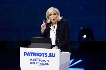 Le Pen Slams U.S. Military Aid Freeze—After Years of Opposing Weapons for Ukraine