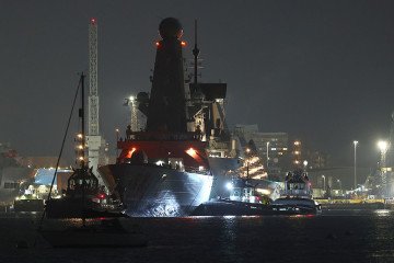 A tug boat accompanies HMS Dragon in the docks at HMNB Portsmouth on March 3, 2026 in Portsmouth, England. (Source: Getty Images)