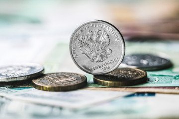 Russian roubles, the official currency of the Russian Federation, lie on a table. Illutsrative photo. (Source: Getty Images)
