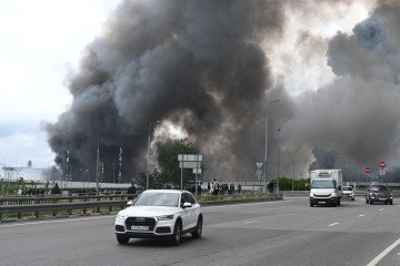 Zelenskyy: More Ukrainian Drone Strikes on Moscow Could Bring the War Closer to an End Black smoke billows from the area of Gazprom Neftâs Moscow oil refinery, located on the southeastern outskirts of Moscow, on June 18, 2026. (Source: Getty Images)